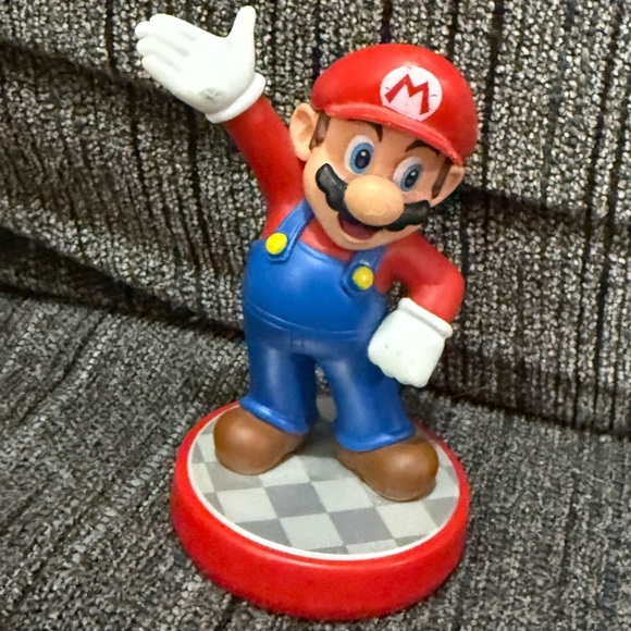 Nintendo Mario Amiibo figurine Red Collectible - Picture 1 of 5